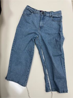 Gloria Vanderbilt Size 8 Light Blue Denim Capri Size 8